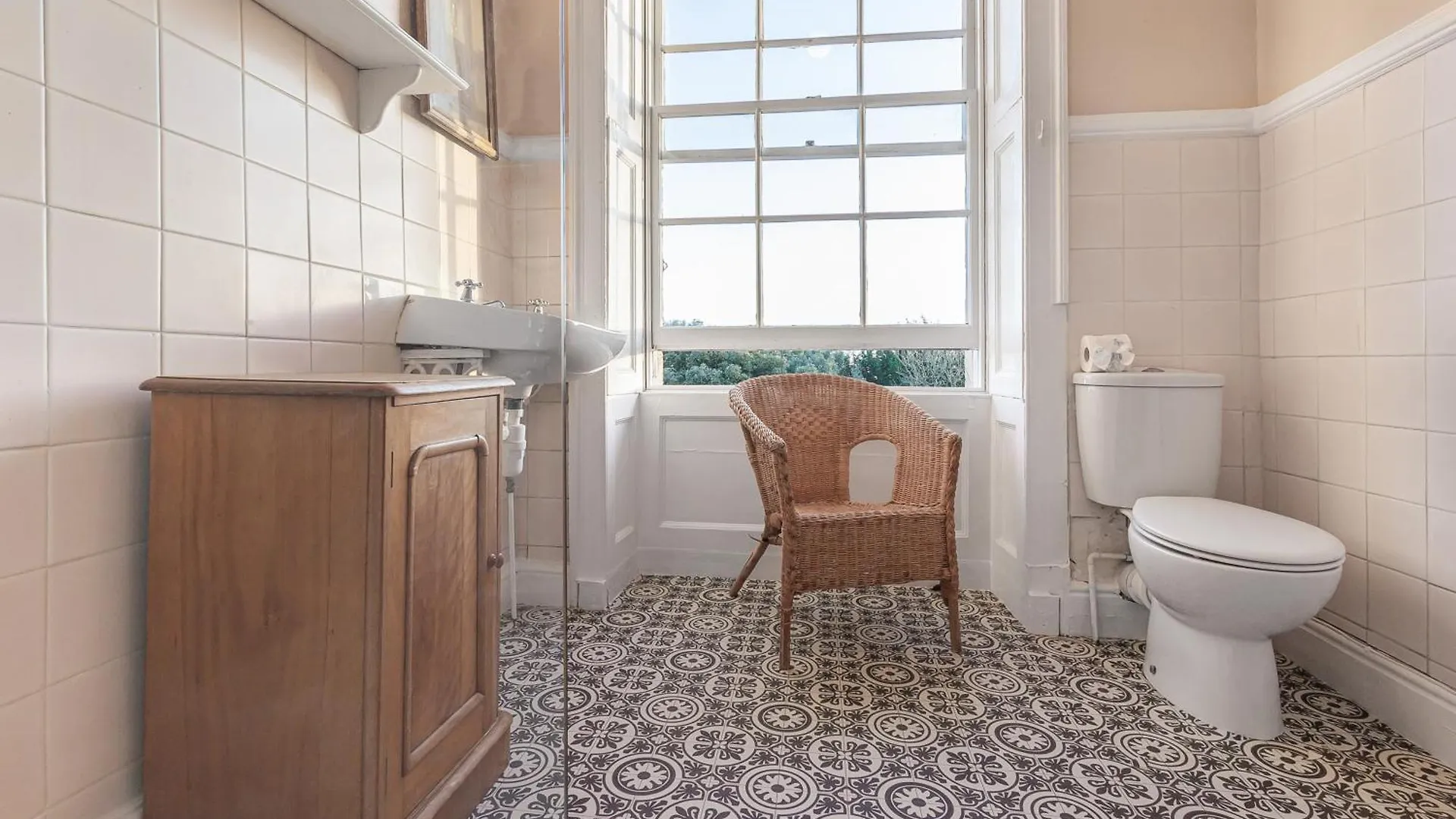 Spacestation Four 4 Bedroom Serviced Apartment By Altoluxoexperience Short Lets & Serviced Accommodation With Free Wifi Bristol United Kingdom