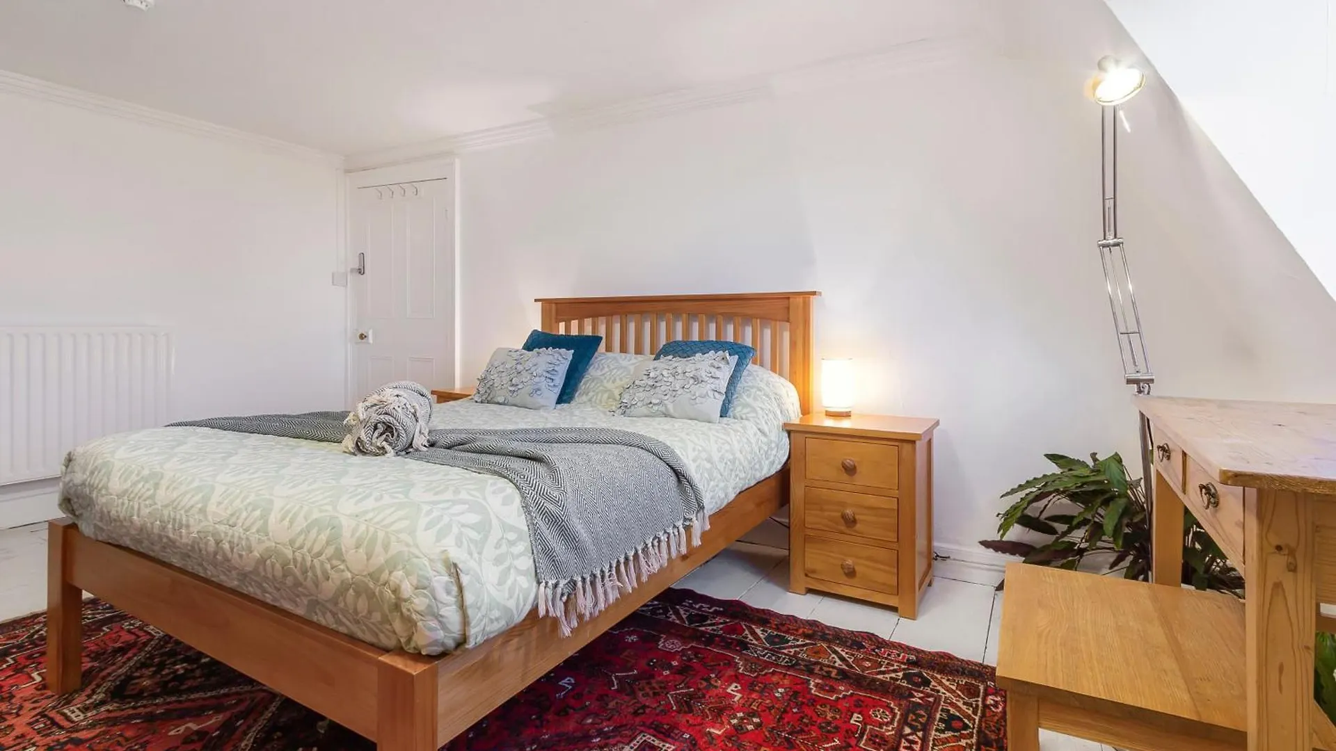 Spacestation Four 4 Bedroom Serviced Apartment By Altoluxoexperience Short Lets & Serviced Accommodation With Free Wifi Bristol United Kingdom