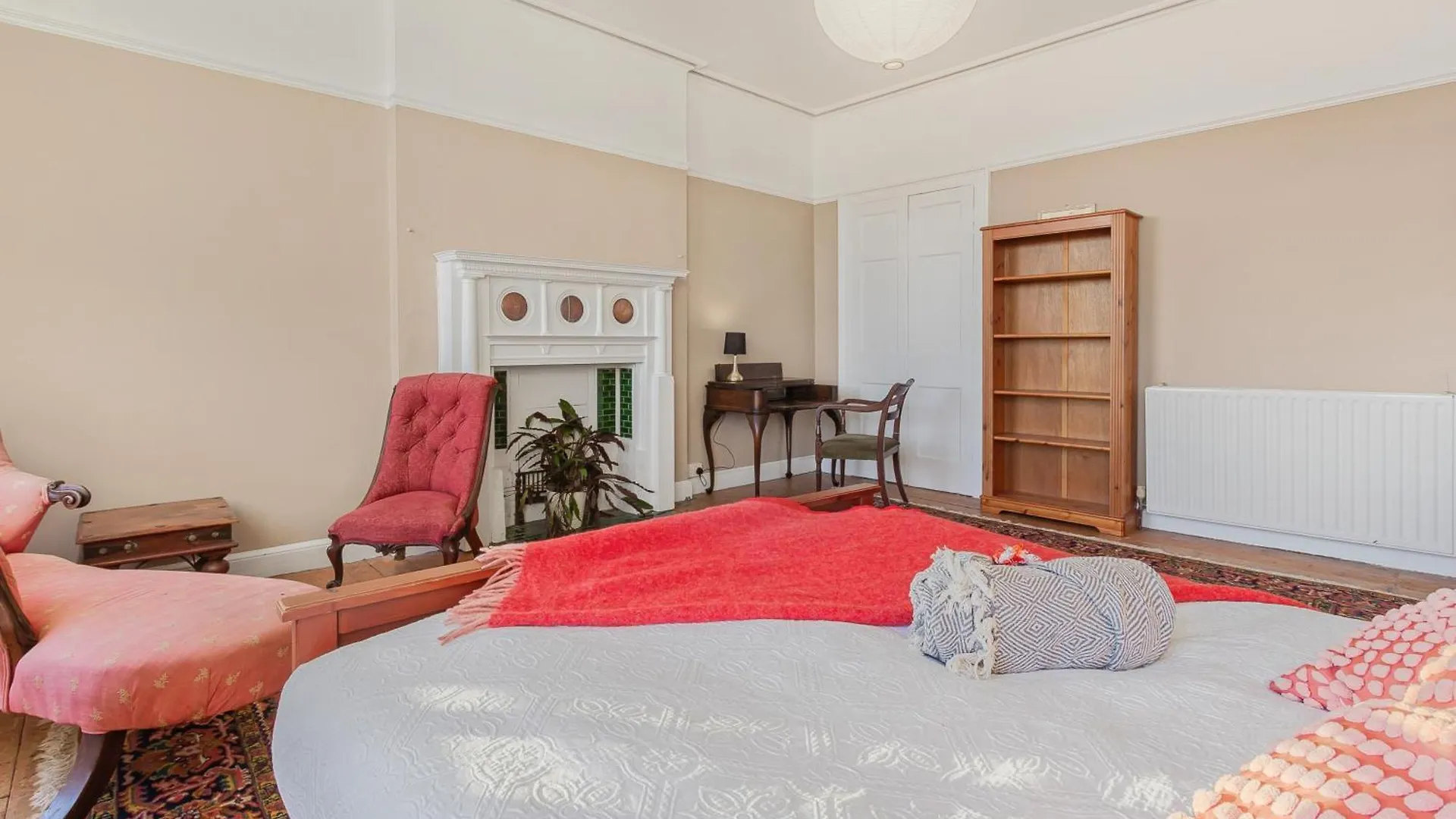 Spacestation Four 4 Bedroom Serviced Apartment By Altoluxoexperience Short Lets & Serviced Accommodation With Free Wifi Bristol 0*,  United Kingdom