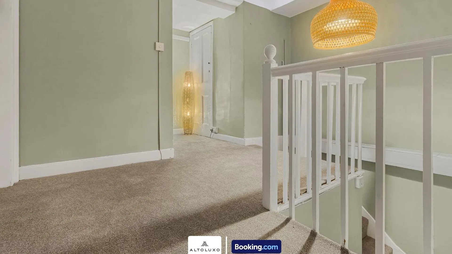 Spacestation Four 4 Bedroom Serviced Apartment By Altoluxoexperience Short Lets & Serviced Accommodation With Free Wifi Bristol United Kingdom