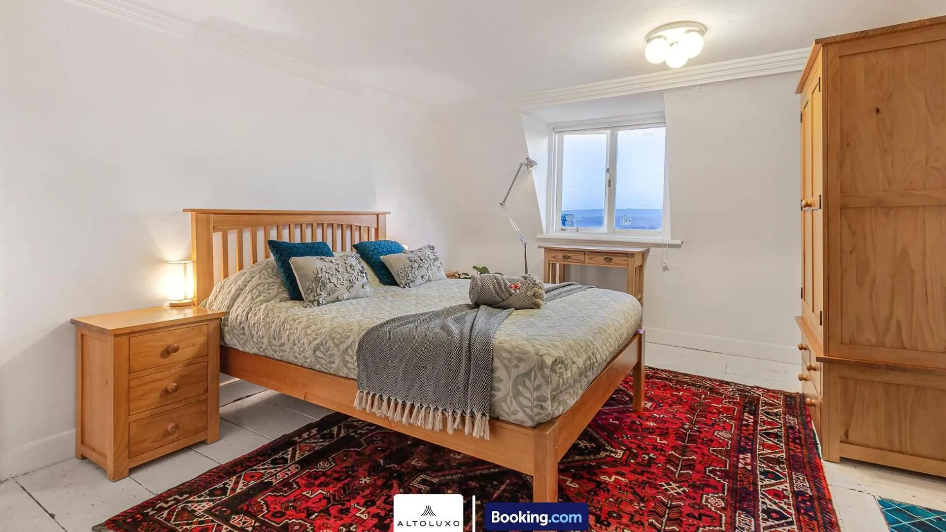 Spacestation Four 4 Bedroom Serviced Apartment By Altoluxoexperience Short Lets & Serviced Accommodation With Free Wifi Bristol Royaume-Uni