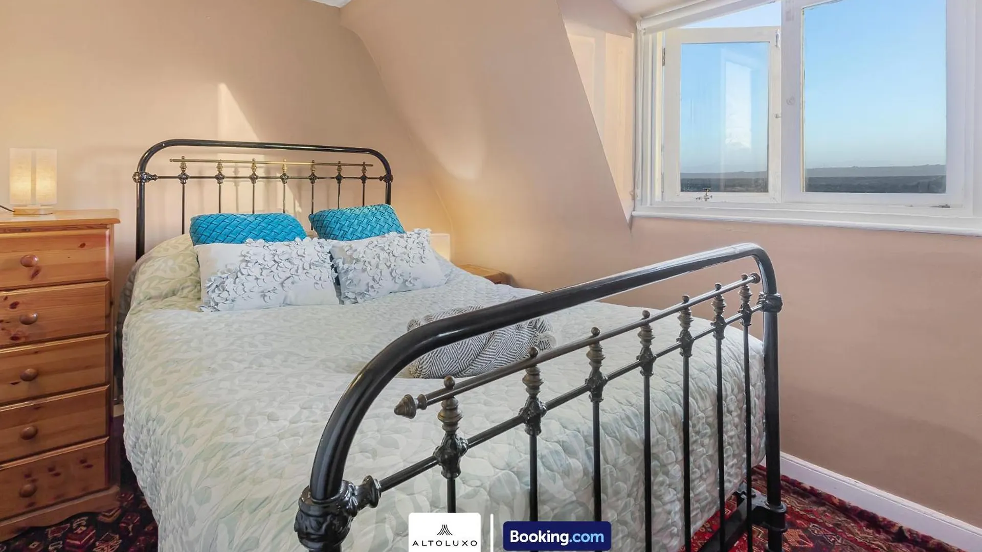 Spacestation Four 4 Bedroom Serviced Apartment By Altoluxoexperience Short Lets & Serviced Accommodation With Free Wifi Bristol Royaume-Uni