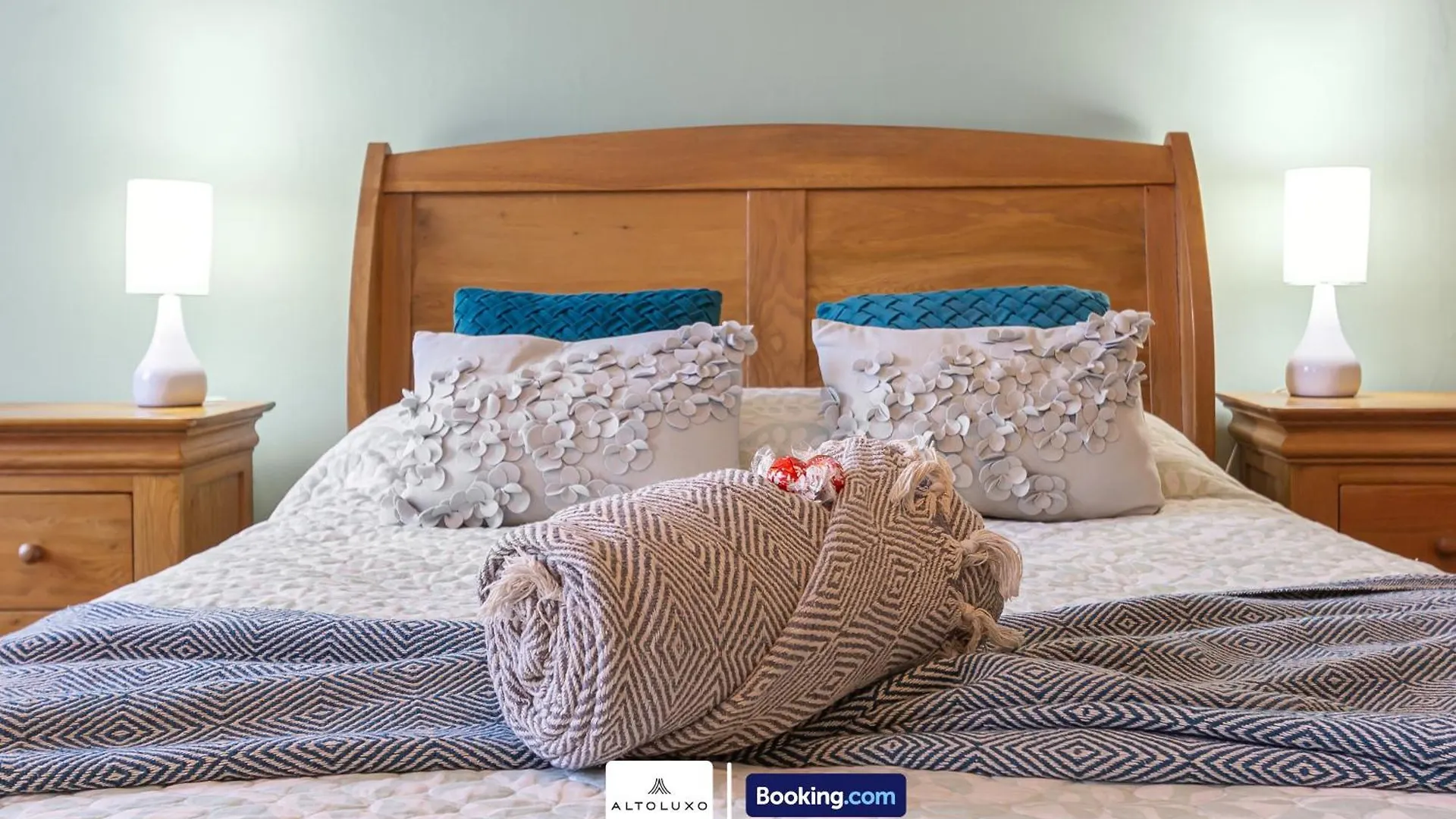 Spacestation Four 4 Bedroom Serviced Apartment By Altoluxoexperience Short Lets & Serviced Accommodation With Free Wifi Bristol 0*,  Royaume-Uni