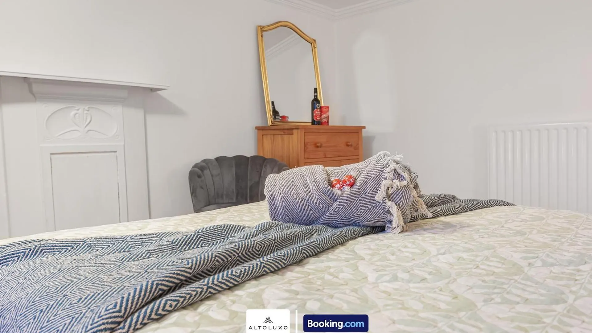 Spacestation Four 4 Bedroom Serviced Apartment By Altoluxoexperience Short Lets & Serviced Accommodation With Free Wifi Bristol 0*,
