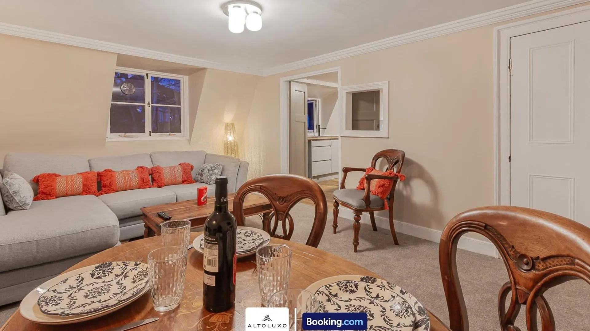 Spacestation Four 4 Bedroom Serviced Apartment By Altoluxoexperience Short Lets & Serviced Accommodation With Free Wifi Bristol 0*,